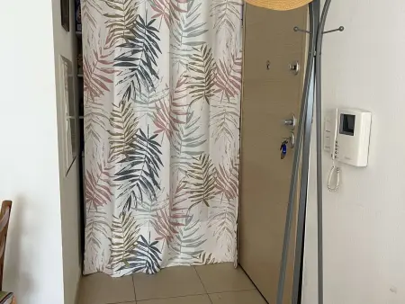 T2 climatisé avec terrasse, proche plages et commerces, idéal famille, linge inclus - Photo 4