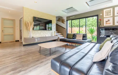 Modern Villa with Private Pool, Maison 11 personnes à Saint Aignan Grandlieu - Photo 3
