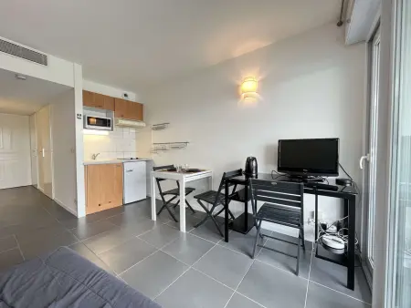 Appartement 1 pièce avec balcon et parking à La Rochelle - Photo 2