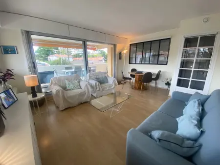 Appartement T3 rénové face plage avec terrasse et parking sécurisé - Arcachon - Photo 1