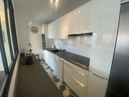 Appartement T3 rénové face plage avec terrasse et parking sécurisé - Arcachon - Photo 3