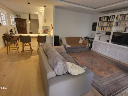 Saint-Jean-de-Luz : Appartement avec Terrasse, 2 Ch. et Parking au Cœur Historique - Photo 1