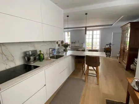 Saint-Jean-de-Luz : Appartement avec Terrasse, 2 Ch. et Parking au Cœur Historique - Photo 3