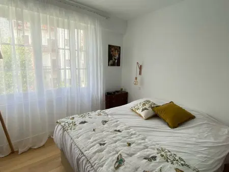 Saint-Jean-de-Luz : Appartement avec Terrasse, 2 Ch. et Parking au Cœur Historique - Photo 4