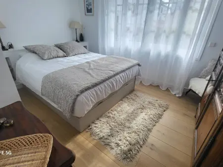 Saint-Jean-de-Luz : Appartement avec Terrasse, 2 Ch. et Parking au Cœur Historique - Photo 5