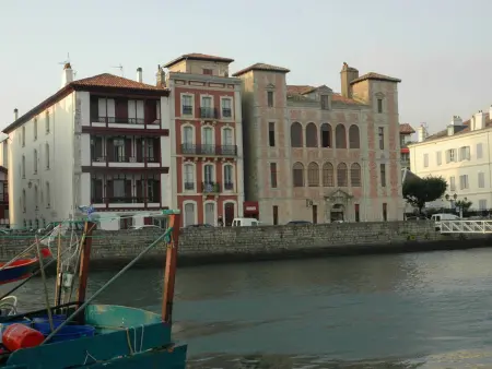 Saint-Jean-de-Luz : Appartement avec Terrasse, 2 Ch. et Parking au Cœur Historique - Photo 9