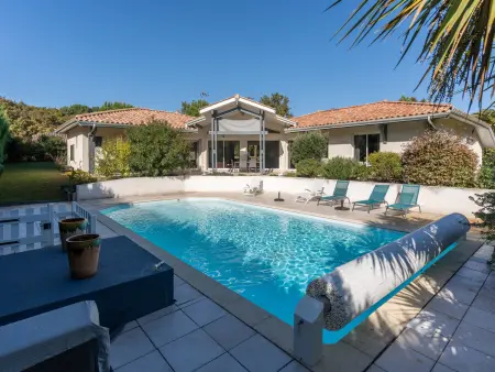 Villa familiale avec piscine chauffée, clim, 4 chambres, proche golf et plages - Photo 1