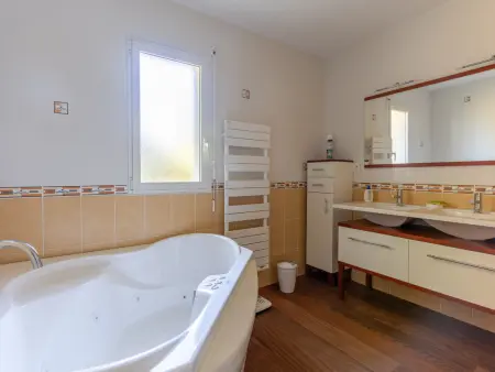 Villa familiale avec piscine chauffée, clim, 4 chambres, proche golf et plages - Photo 23