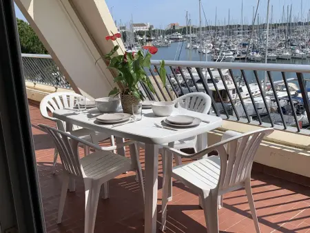 Port Camargue : Charmant T3 refait, 100m plage, piscine privée, parking, pour 4 pers. - Photo 1