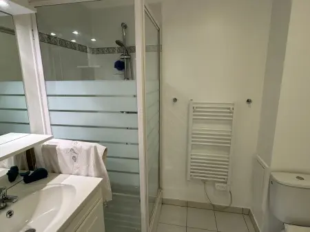 Appartement Moderne T2, Rez-de-Jardin, Proche Plage et Centre Ville, Parking, Wifi, Animaux Acceptés - Photo 10