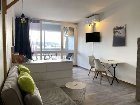 Confortable studio avec loggia fermée, 29m², wifi - Photo 1