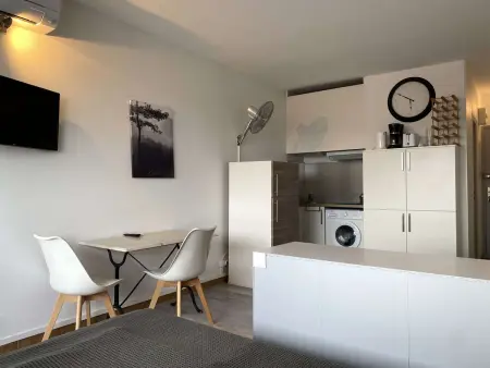 Confortable studio avec loggia fermée, 29m², wifi - Photo 3