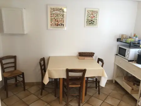 Gîte paisible avec jardin, proche nature et sites historiques, idéale pour détente et activités outdoor. - Photo 4
