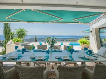 Lessix, Villa de luxe avec piscine chauffée et vue mer - Photo 8