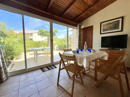 Pavillon à Gruissan avec Piscine, Terrasse et Parking Privé - 4 Couchages - Photo 2