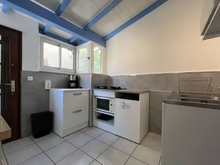 Pavillon à Gruissan avec Piscine, Terrasse et Parking Privé - 4 Couchages - Photo 6