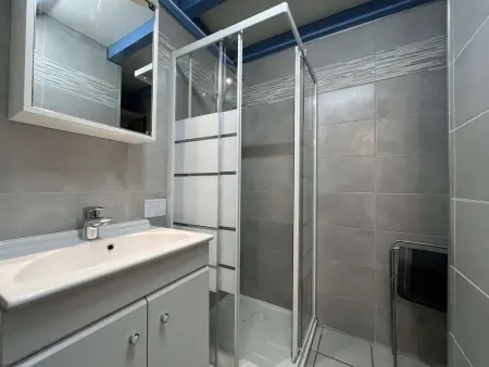 Pavillon à Gruissan avec Piscine, Terrasse et Parking Privé - 4 Couchages - Photo 9