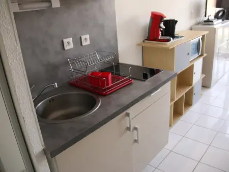 Studio rénové pour 2 personnes avec accès piscine, parking privé et proche des commodités - Photo 4