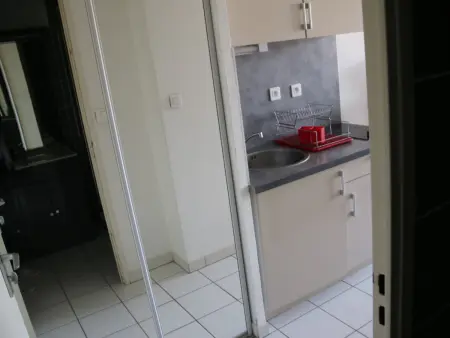 Studio rénové pour 2 personnes avec accès piscine, parking privé et proche des commodités - Photo 10