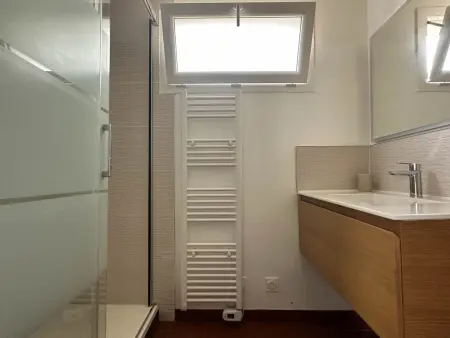 Villa rénovée 80m², 3 chambres, 8 pers, terrasse, parking - Photo 15