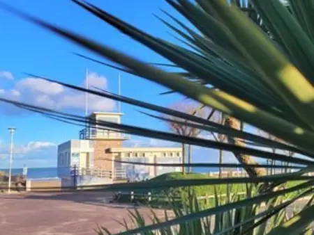 Duplex avec balcon, accès direct plage, parking privatif - Photo 9