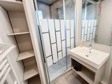Chalet de Standing à Jullouville: 6 Couchages, Piscine Chauffée, Proche Plage et Commerces, WiFi Gratuit - Photo 12
