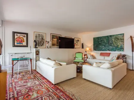 Appartement moderne en centre-ville avec balcon et parking à 400m de la plage - Photo 2