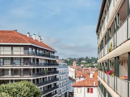 Appartement moderne en centre-ville avec balcon et parking à 400m de la plage - Photo 18