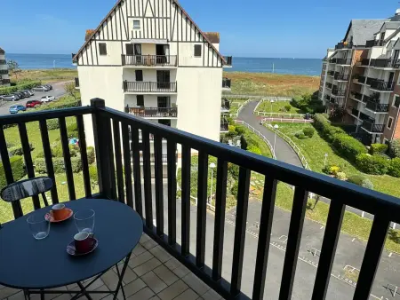 Appartement rénové 2 pièces, face mer, Cabourg - Photo 3