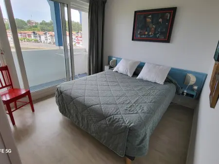 Appartement en duplex avec piscine, proche plage et piste cyclable à Urrugne - Photo 4