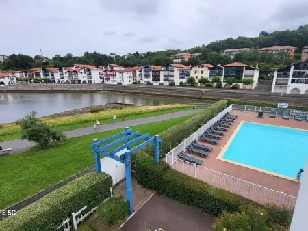 Appartement en duplex avec piscine, proche plage et piste cyclable à Urrugne - Photo 9