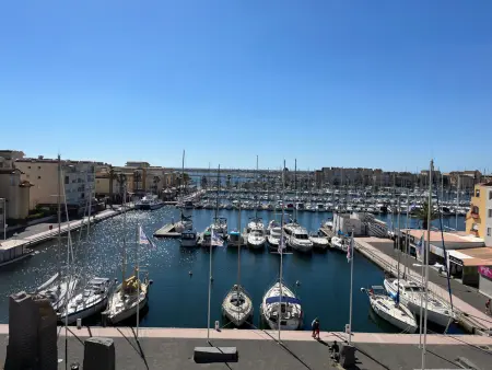 Gruissan: T2 Cabine, Piscine, Parking, Centre, 4/5 pers, Petit Budget - Photo 1