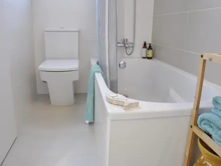 Spacieuse maison jumelée, proche plage, idéale familles, piscine, 3 chambres, terrasse, bien équipée - Photo 9