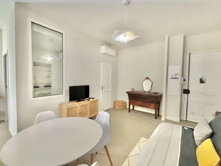 Appartement climatisé en centre-ville d'Ajaccio avec internet, proche des attractions et plage. - Photo 1