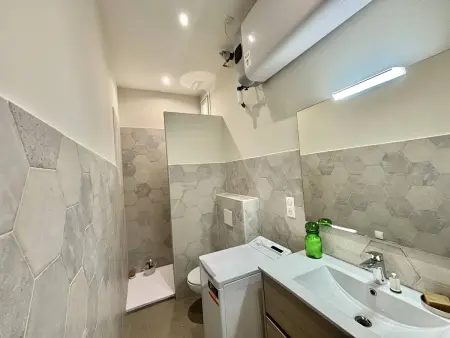 Appartement climatisé en centre-ville d'Ajaccio avec internet, proche des attractions et plage. - Photo 13