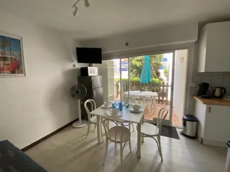 Studio Cabine à Port Leucate : 4 Pers, Piscine, Front de Mer, Terrasse, Parking - Photo 3