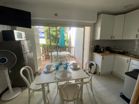 Studio Cabine à Port Leucate : 4 Pers, Piscine, Front de Mer, Terrasse, Parking - Photo 4