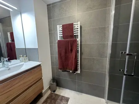 Appartement Chaleureux 95m² - Animaux Bienvenus, Parking, Proche Pistes - Photo 9