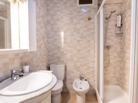 Charmant appartement proche vieille ville avec parking, services à proximité - Photo 9