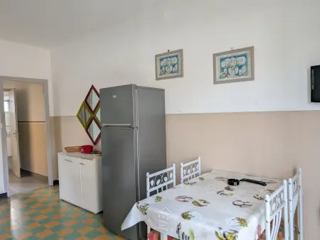 Port-la-Nouvelle : T2 proche plage, terrasse, parking, clim, BBQ, lave-linge, 4 pers, classé 2* - Photo 2