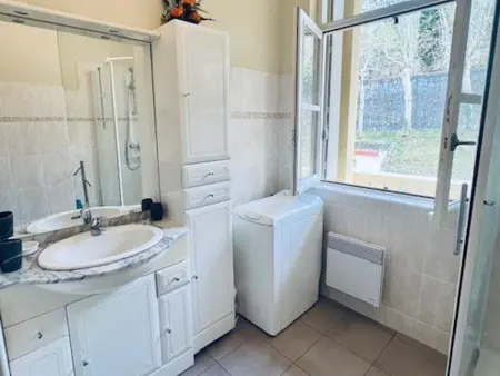 Charmant F2 avec balcon, centre-ville, 2 pers, proche cures, animaux admis - Photo 4