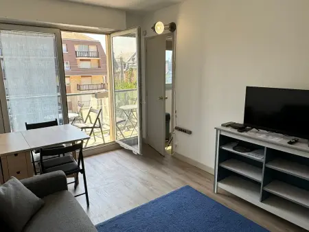 Studio Central à Cabourg avec Balcon, Wifi Gratuit & Parking - Photo 1