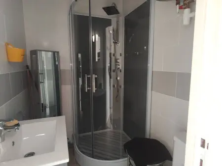 Studio 2 étoiles avec loggia et proche des thermes - Photo 3