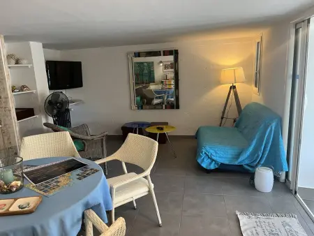 Bas de villa avec piscine privée, grande terrasse, proche village et plage, BBQ, terrain de pétanque - Photo 5