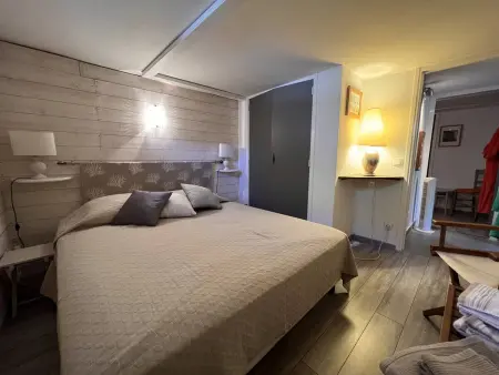 Bas de villa avec piscine privée, grande terrasse, proche village et plage, BBQ, terrain de pétanque - Photo 11