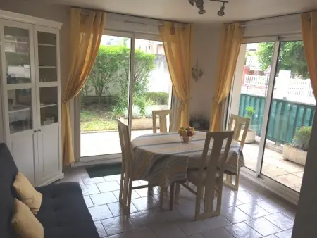 Appartement 3 pièces avec terrasse, parking proche plage - Photo 3