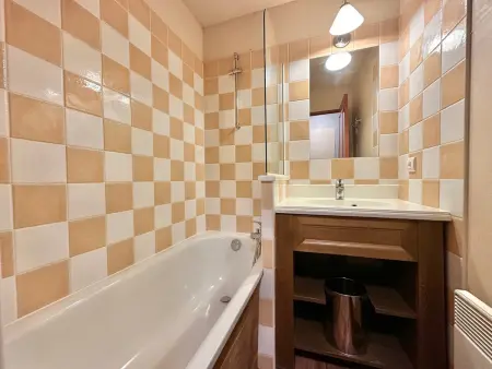 Appartement 1 chambre, ski au pied, piscine, jusqu'à 4 personnes - Photo 9