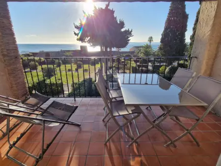 Appartement avec mezzanine et piscine, animaux acceptés, parking privé à Sainte-Maxime - Photo 2