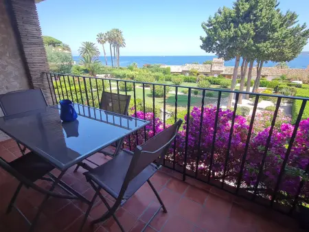 Appartement avec mezzanine et piscine, animaux acceptés, parking privé à Sainte-Maxime - Photo 3