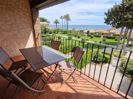 Appartement avec mezzanine et piscine, animaux acceptés, parking privé à Sainte-Maxime - Photo 4